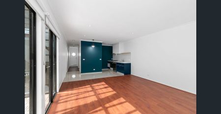 Prime location and neat as a pin - Photo 4