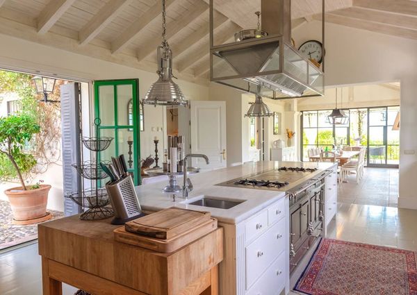 Luxury Villa for rent in Benahavís, Spain