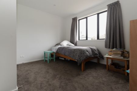 Newly Built Family Home - Photo 2