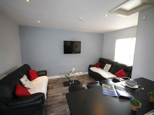 1 bedroom in a house share to rent - Photo 1