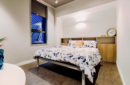 Queen Adaptable Studio with Courtyard - Photo 2