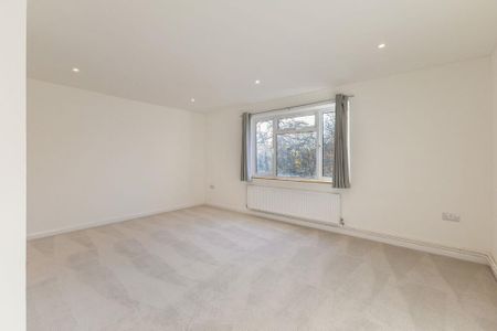 3 bedroom flat to rent - Photo 4