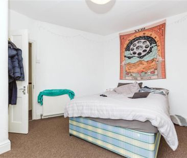 4 bedroom end of terrace house to rent - Photo 3