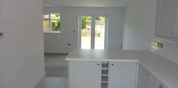 Newbold Court, Cleethorpes, DN35 - Photo 2