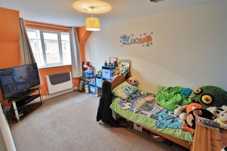 Station View, West Street, Rochford, SS4 - Photo 5