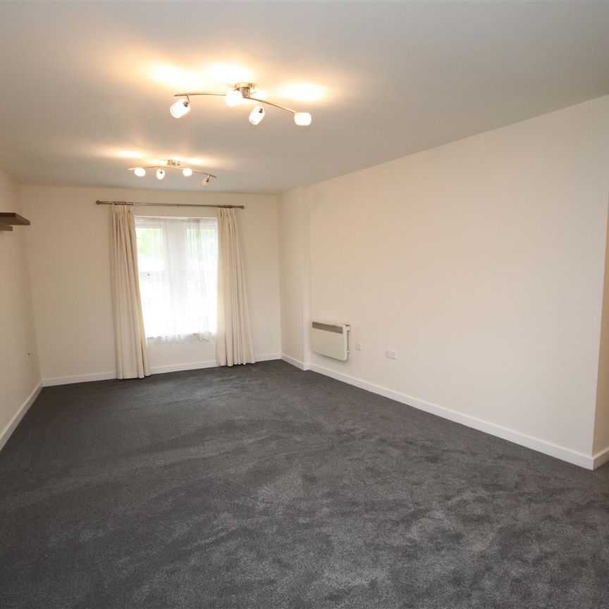 2 bedroom Apartment to let - Photo 1