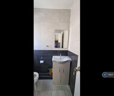 Studio to rent - Photo 6