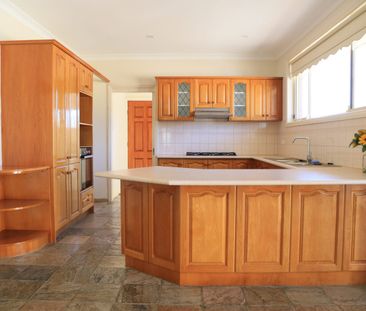 Ideally Located - Photo 5