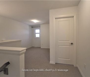 Townhouse For Lease | X8128870 - Photo 5