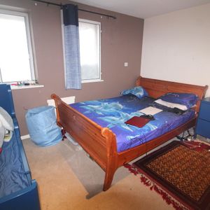 Pickwick Close, Hounslow - Photo 2