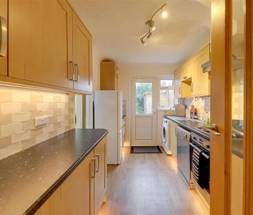 3 bedroom terraced house to rent - Photo 3