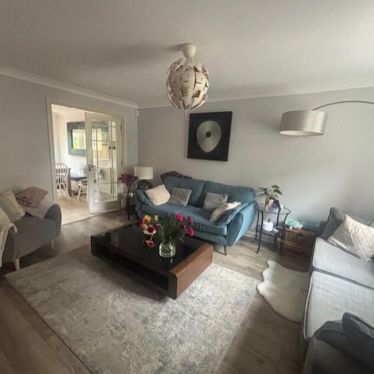 4 bedroom end of terrace house to rent - Photo 1