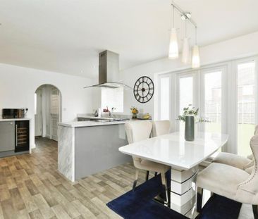 4 bedroom detached house to rent - Photo 6