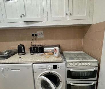 Bedsit, Clem Attlee Court, SW6 - Photo 6