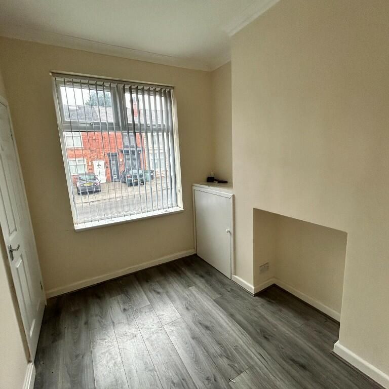 2 bedroom end of terrace house to rent - Photo 1