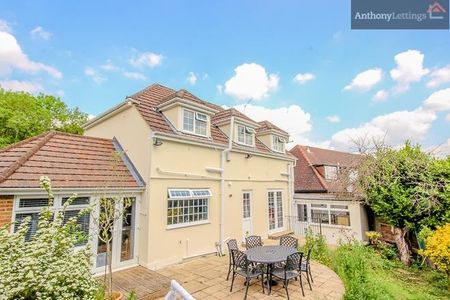 Vineyards Road, Northaw, Potters Bar - Photo 2