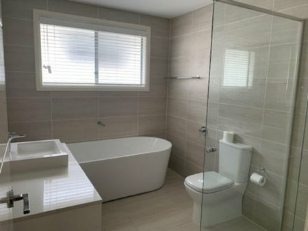 Spacious Living! - Photo 2