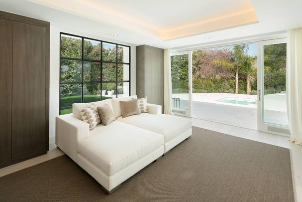 5 bedroom luxury Villa for rent in Marbella, Spain - Photo 1