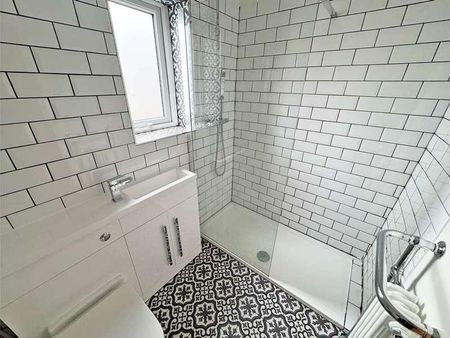 Heywood Avenue, Austerlands, Oldham, OL4 - Photo 2