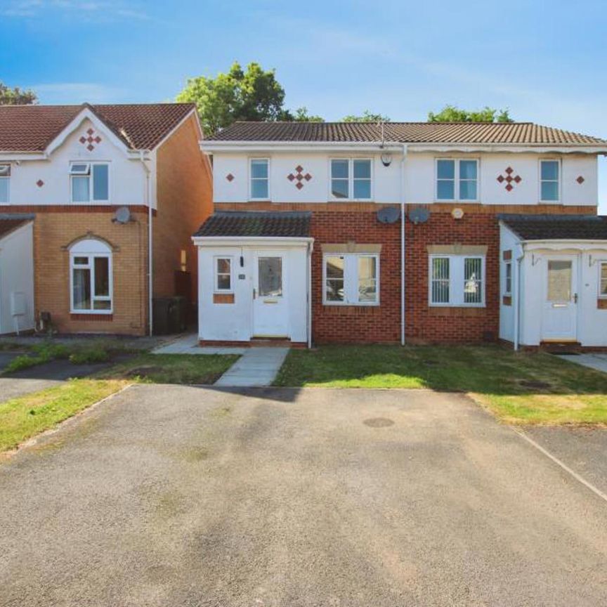 A beautifully presented 3 bedroom semi-detached houe in Frampton Cotterell. Large rear garden and off street parking. Offered on an unfurnished basis and available now. - Photo 1
