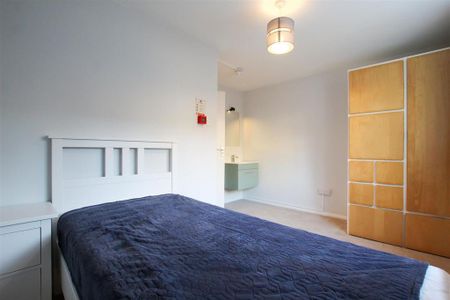 5 bedroom semi-detached house to rent - Photo 3