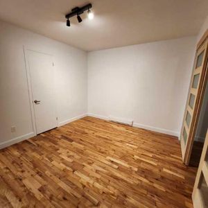 3-1/2 plus coin détente dans Petite-Patrie, Immeuble très tranquille Métro Autobus - Photo 2