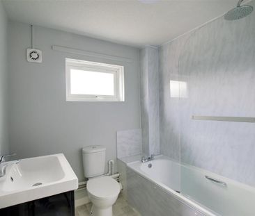 2 bedroom end of terrace house to rent - Photo 6
