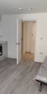 Price £1,250 pcm - Available 27/03/2026 - Furnished - Photo 3