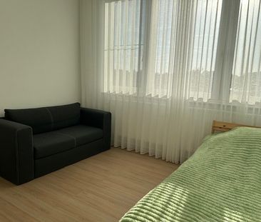 Stijlvol gerenoveerd 2-slaapkamerappartement met zonnig terras. - Photo 1