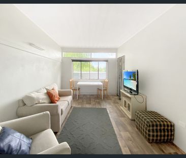 Cute as a button - Furnished unit - Photo 3