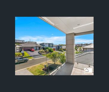 Beautiful and spacious, conveniently located - Photo 5