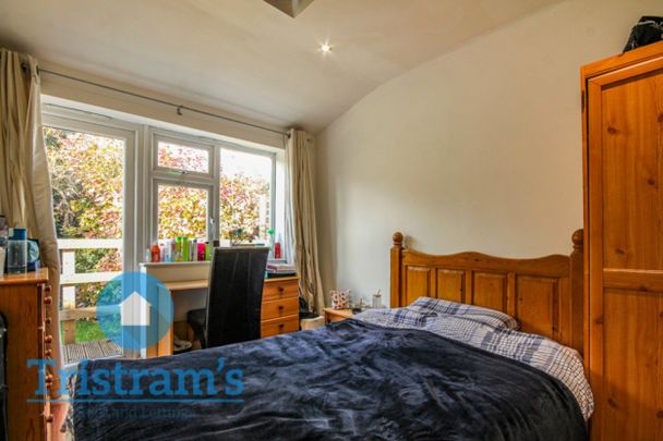 References Pending - 4 bed Semi-Detached House - Photo 1