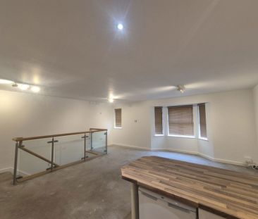 Crownoakes Drive, Wordsley, Stourbridge, DY8 - Photo 1