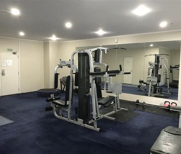 Close to the centre of it all! - Photo 3