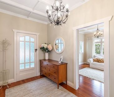 Refurbished 1930s honey in Mt Eden village - Photo 6