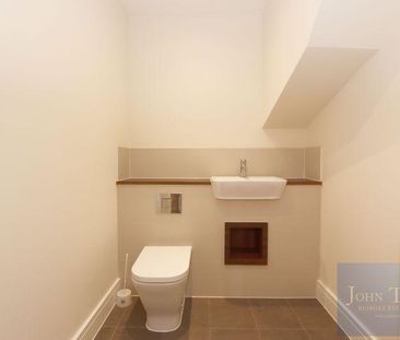 6 bedroom detached house to rent - Photo 3