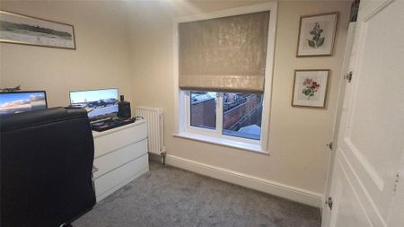 3 bedroom semi-detached house to rent - Photo 4