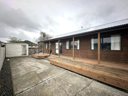 Prime city location - four bedroom student rental! - Photo 3