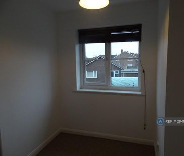 3 bedroom semi-detached house to rent - Photo 3