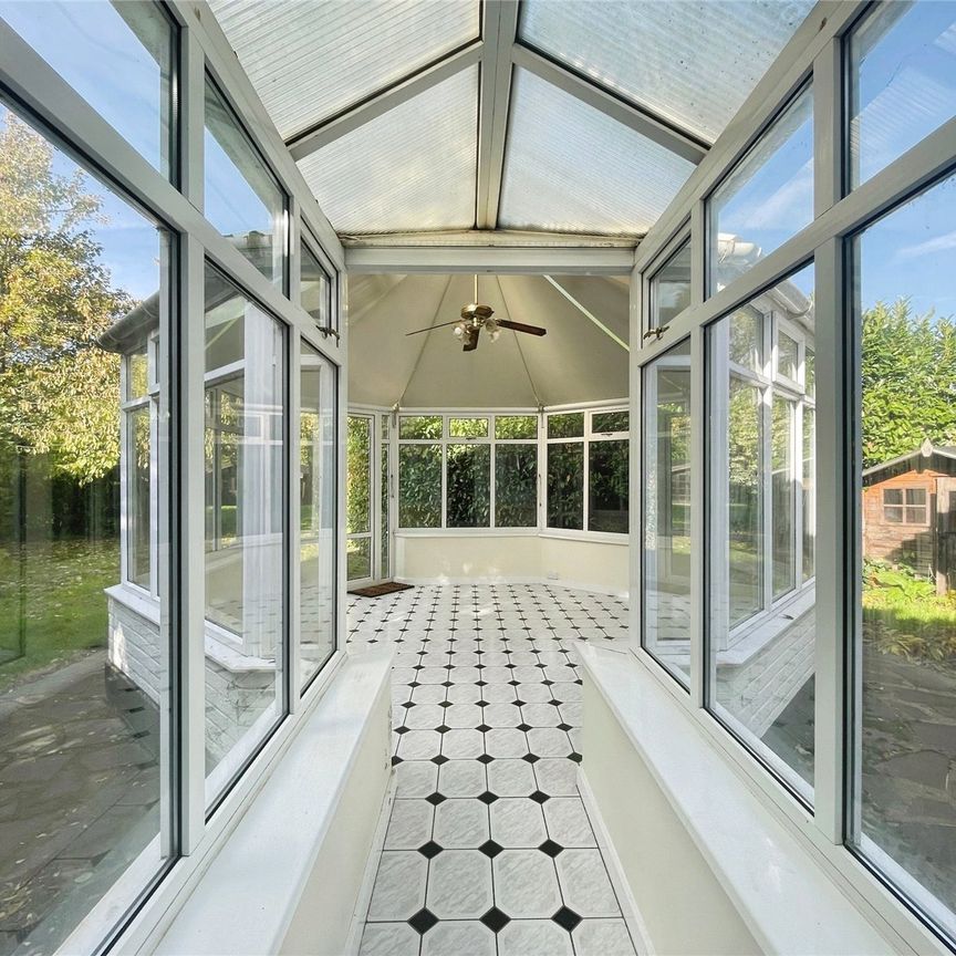 Guildford Road, Chertsey, Surrey, KT16 9LY - Photo 1