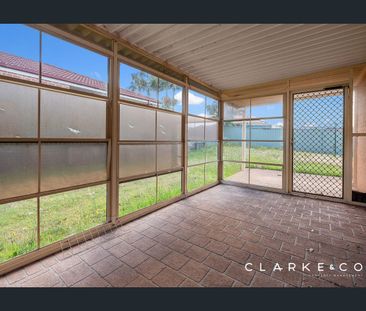 GREAT LOCATION FAMILY HOME! - Photo 4