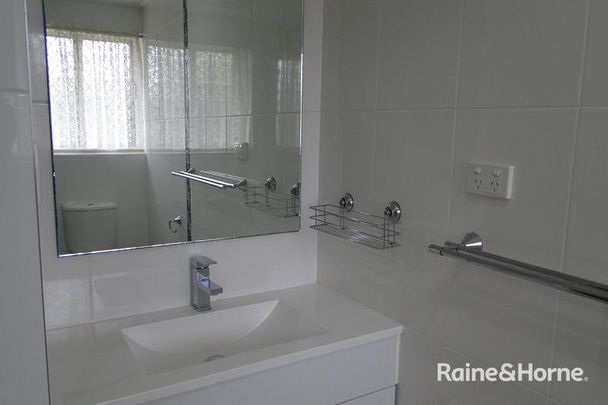 TWO BEDROOM UNIT, FULLY FURNISHED! - Photo 1