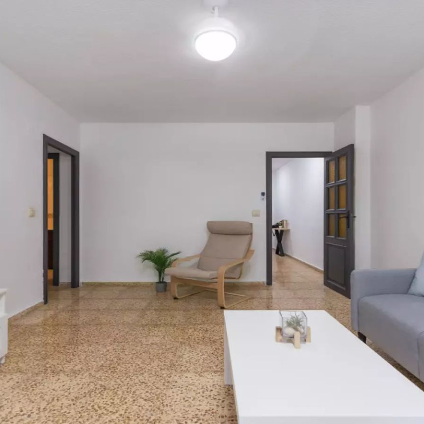 Single Bed in Rooms for rent in 4-bedroom apartment in Burjassot - Foto 1