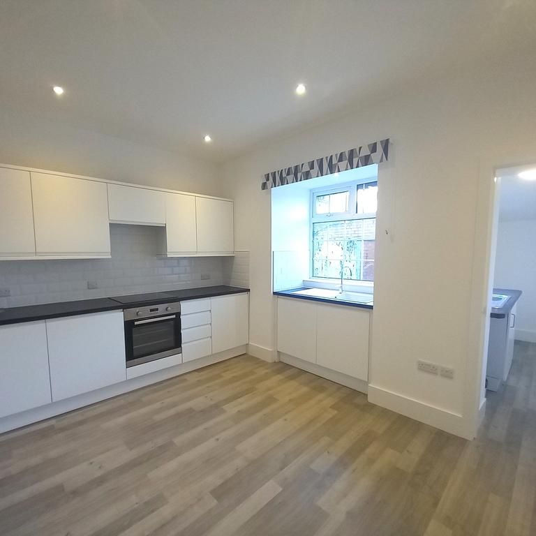 2 bedroom terraced house to rent - Photo 1