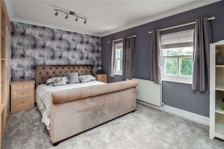 An exceptional late 20th century six-bedroom home offering expansive, elegant design & seamless indoor-outdoor flow, within south-facing gardens with stunning views. - Photo 5