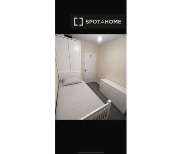 Room in a shared apartment for rent in Dublin - Photo 4