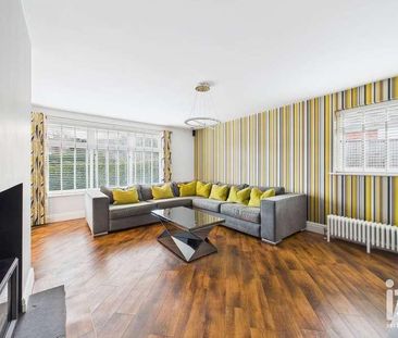 Bowfell Drive, High Lane, Stockport, SK6 - Photo 3