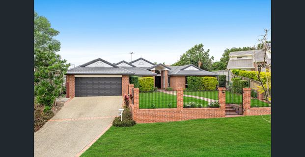 Stylish Family Home with Pool and Outdoor Pavilion in Prime Carindale Location - Photo 1