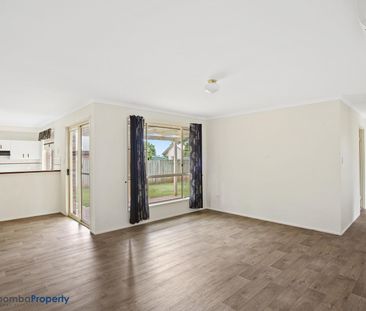 This impeccably presented Middle Ridge home is sure to impress! - Photo 3