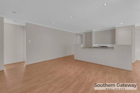 Spacious Family Home - Photo 3